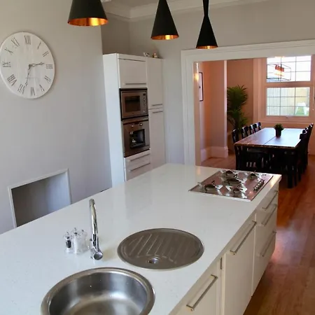 Waimea House Front The Sea Views 펜션 스카버러