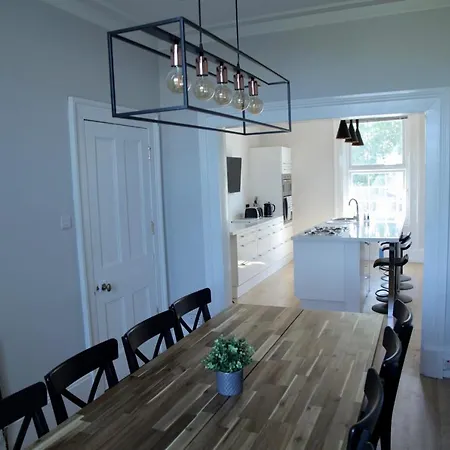 Waimea House Front The Sea Views 펜션 스카버러