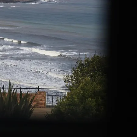 Waimea House Front The Sea Views 펜션 스카버러