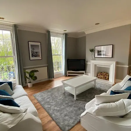 Waimea House Front The Sea Views Scarborough